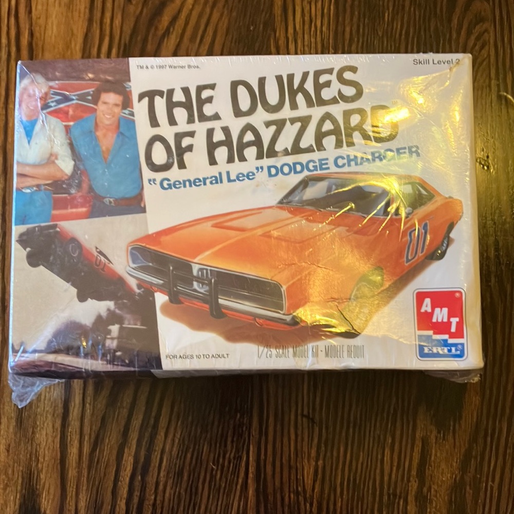 NIB 1997 The Dukes Of Hazzard General Lee Dodge Charger Model Car Kit
